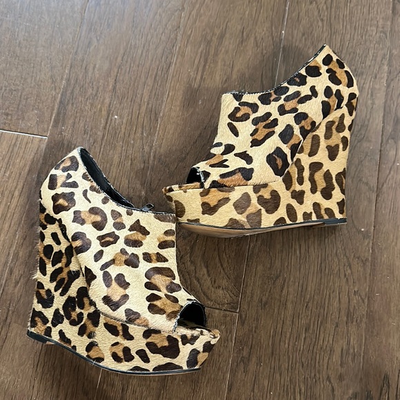 Y2K VTG Steve Madden Leopard Print Fur Wedge Heels - Picture 1 of 7